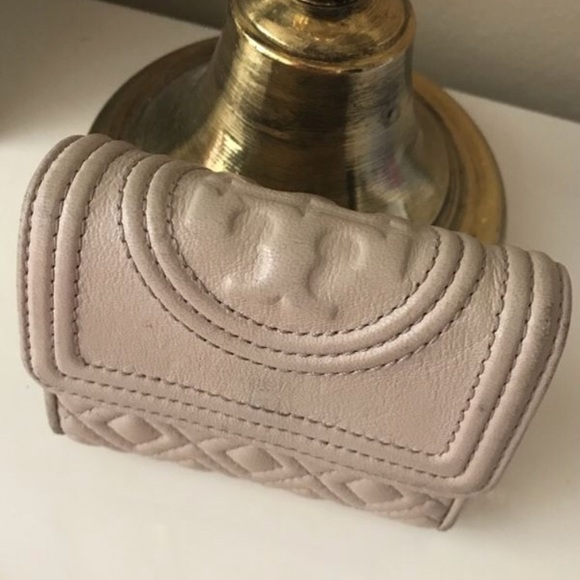 Tory Burch Handbags - Tory Burch quilted wallet